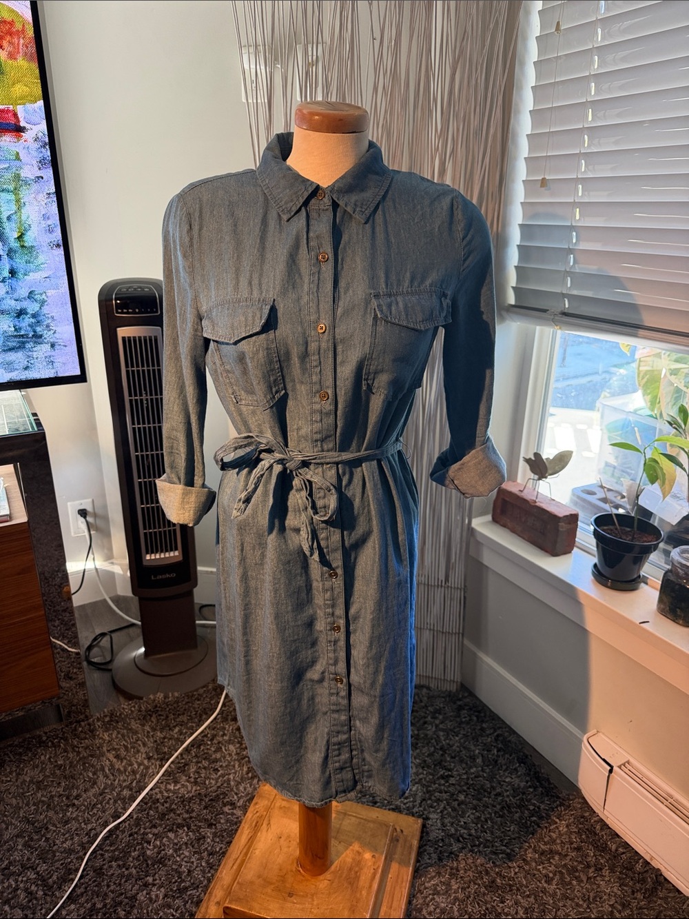 JustFab Chambray Shirt Dress in Blue S - Picture 4 of 10